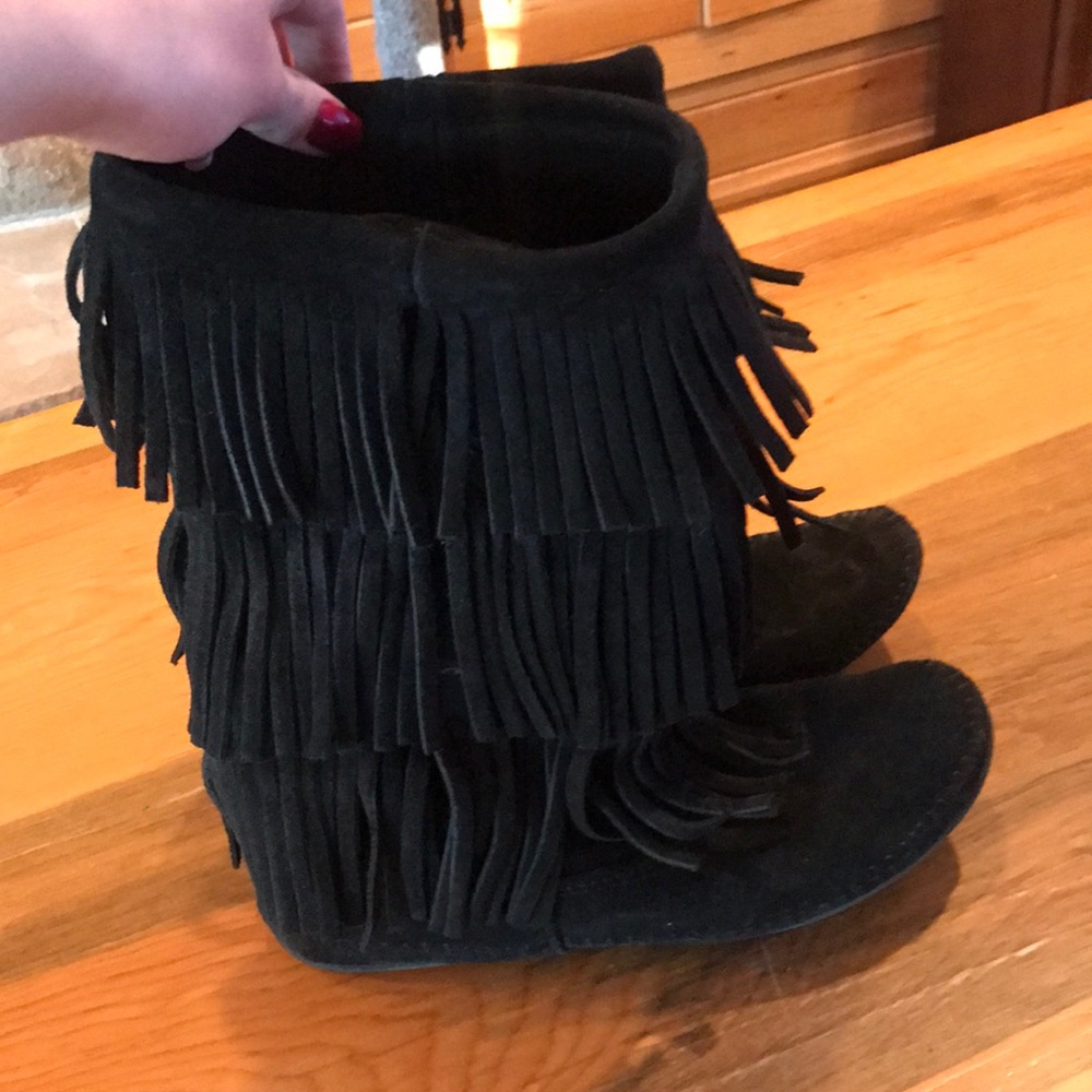 Black fringe boots